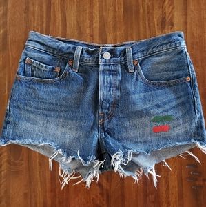 🎉HP🎉Levi 501 Cherry Embroided Cut Off Denim Shorts